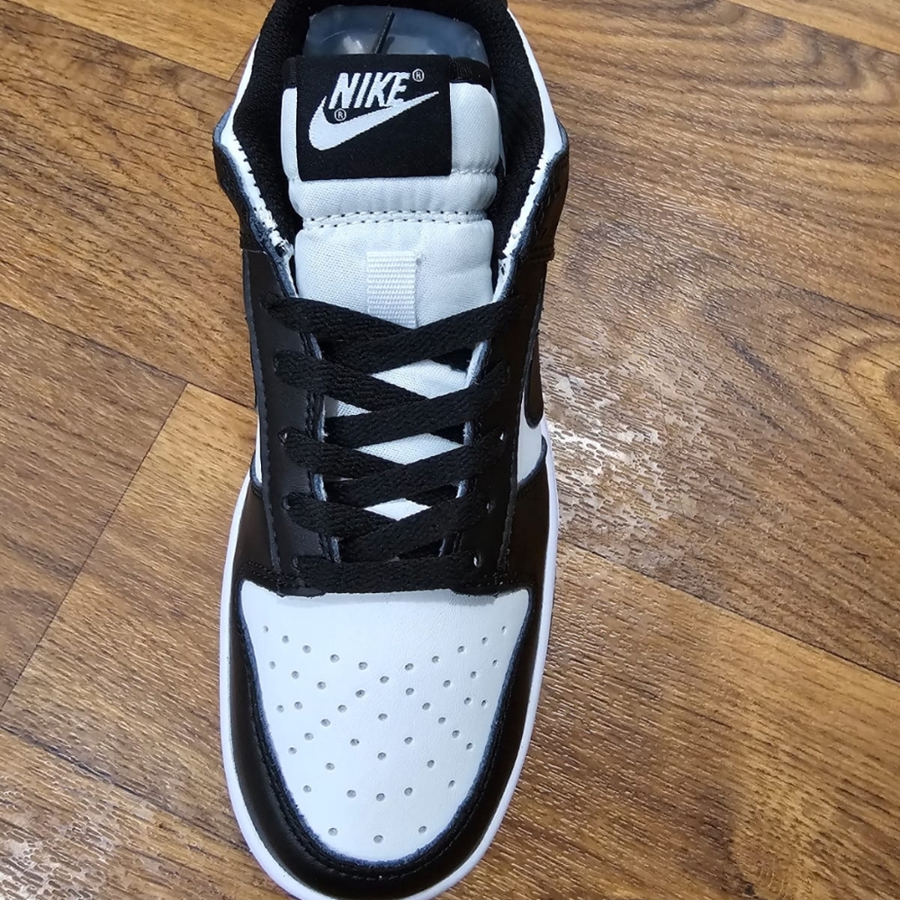 Nike Panda Dunks - Picture 4 of 10